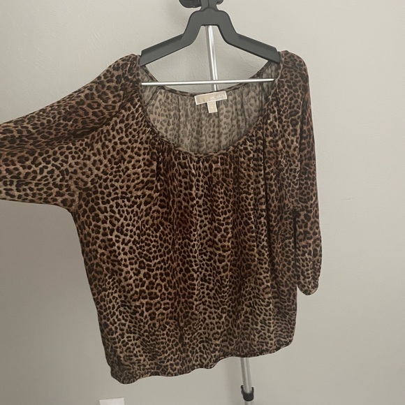 Michael Kors Leopard Print Blouse with Relaxed Fit and 3/4 Sleeves - Picture 4 of 6